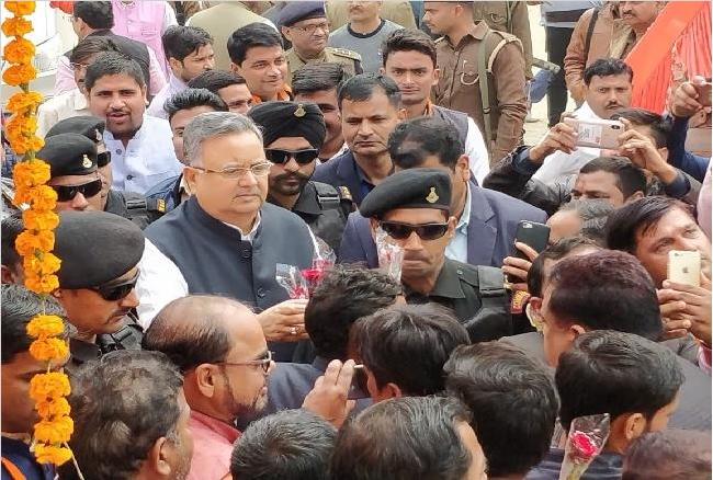 कानपुर में रमन सिंह का जोरदार स्वागत, मोदी को फिर से पीएम बनाने का डॉ सिंह ने किया आह्वान