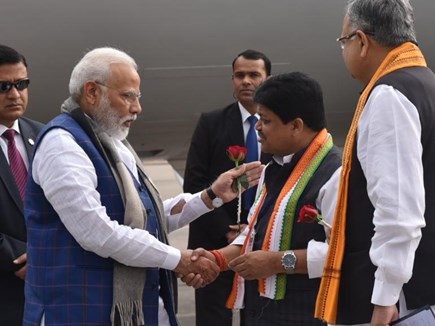 पीएम मोदी पहुंचे रायपुर, इस वजह से सीएम नहीं पहुंचे स्वागत के लिए