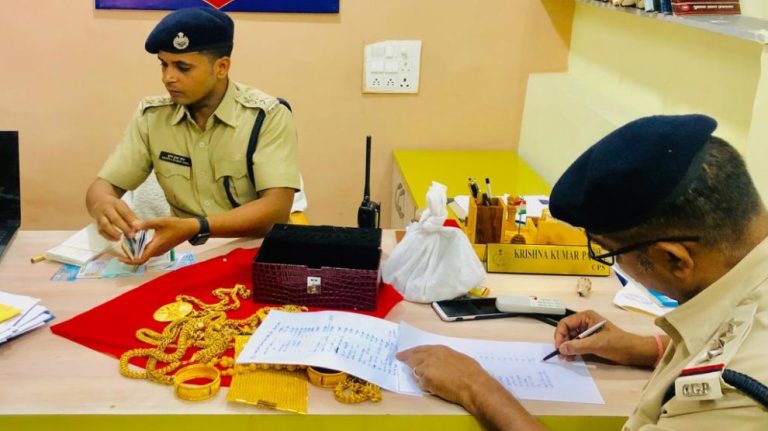 सूदखोरी और ब्लैकमेलिंग के आरोपी रोहित तोमर की तलाश में जुटी पुलिस