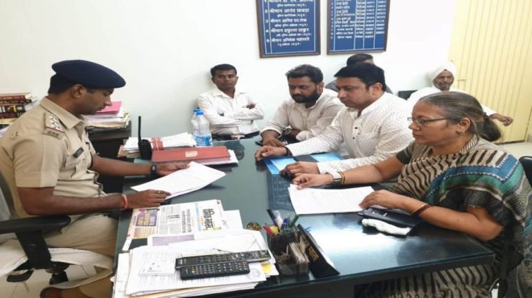 कांग्रेसियों ने मोवा थाने में शिवरतन के खिलाफ की शिकायत यूपीए अध्यक्ष सोनिया गांधी पर आपत्तिजनक बयान
