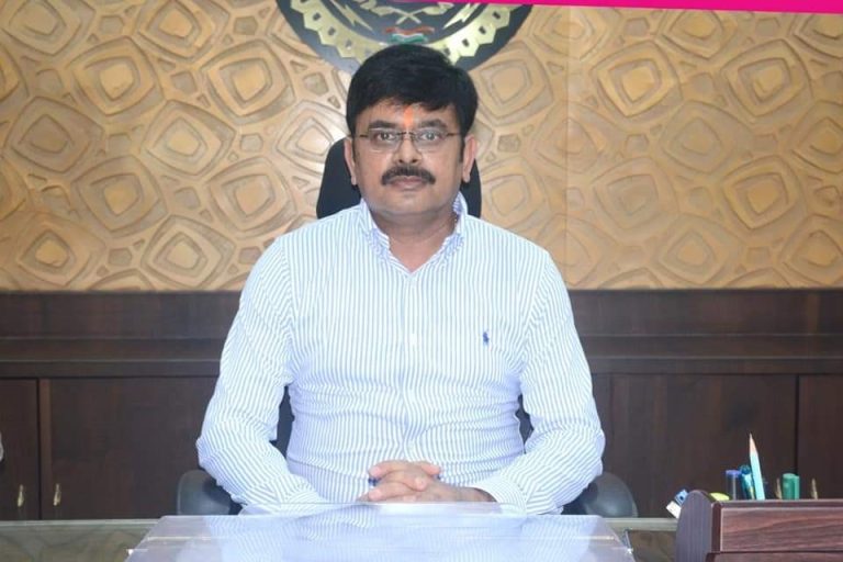 कलेक्टर जितेन्द्र कुमार शुक्ला ने दिशा-सभाकक्ष में ली राइस मिलर्स की बैठक