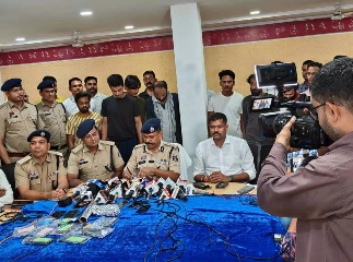 पाकिस्तान से रायपुर तक फैला ड्रग्स रैकेट उजागर: 412.87 ग्राम हेरोइन के साथ तीन आरोपी गिरफ्तार