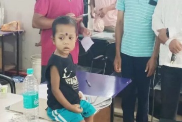 रायपुर में डेढ़ साल की मासूम बच्ची लावारिस हालत में मिली