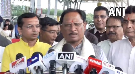 केंद्रीय गृहमंत्री अमित शाह से मुलाक़ात को दिल्ली रवाना हुए CM विष्णुदेव साय