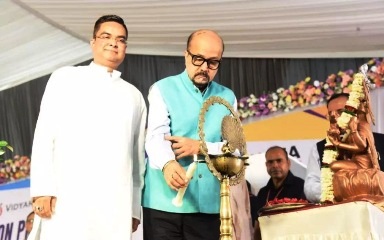 राज्यपाल रमेन डेका ने छात्रों को सामाजिक परिवर्तन और नवप्रवर्तन पर प्रेरित किया