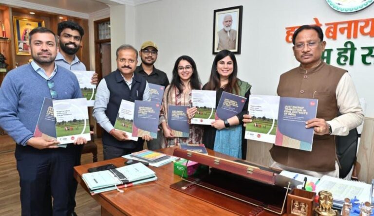 मुख्यमंत्री विष्णु देव साय ने आईआईएसडी–स्वनिति इनिशिएटिव की ‘मैपिंग इंडियाज स्टेट लेवल एनर्जी ट्रांज़िशन: छत्तीसगढ़’ रिपोर्ट का किया विमोचन