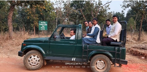 बारनवापारा में प्रशिक्षु भारतीय वन सेवा अधिकारियों को दिया गया प्रशिक्षण