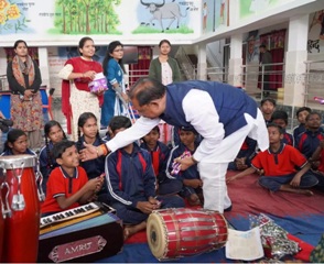 मुख्यमंत्री विष्णु देव साय का परीयना दिव्यांग आवासीय विद्यालय में आकस्मिक दौरा