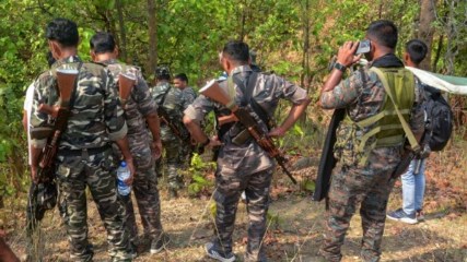 बीजापुर में सुरक्षाबलों ने दो वर्दीधारी नक्सली को किया ढेर