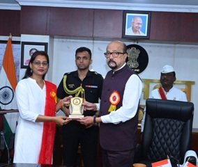 समर्पित शिक्षिका श्रीमती प्रीति शांडिल्य को दिव्यांगजनों के लिए शिक्षा के क्षेत्र में किए गए उत्कृष्ट और नवाचारी योगदान के लिए राज्यपाल ने किया था सम्मानित