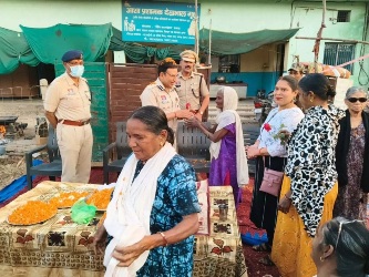 वृद्धाश्रम में एसएसपी ने मनाई होली, बुजुर्गों के साथ बांटी खुशियां