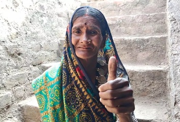 महतारी वंदन योजना बनी सहारा: चारबाई निषाद के परिवार में आई आर्थिक स्थिरता