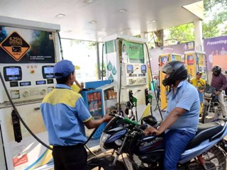 पेट्रोल-डीजल किल्लत के बीच गरियाबंद प्रशासन सख्त, दोपहिया में ₹300 और चारपहिया में ₹1000 तक ही मिलेगा ईंधन