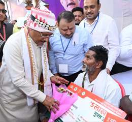 सुशासन तिहार में हितग्राहियों से आत्मीय संवाद: योजनाओं के लाभ से बदलती जिंदगी की तस्वीर देख मुख्यमंत्री हुए प्रसन्न
