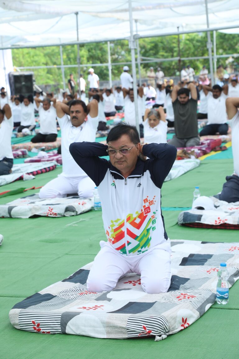 योग से शारीरिक व मानसिक विकास होता है, इसे जीवन में अपनाएं – मंत्री लखनलाल देवांगन