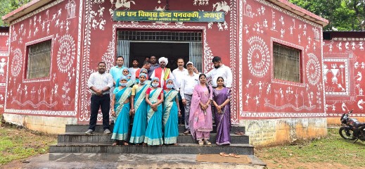 रूपसाय सलाम ने वन धन विकास केंद्र पनचक्की में मूल्य संवर्धन गतिविधियों का किया अवलोकन