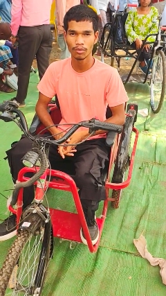 मोटराइज्ड ट्रायसायकल बनी संबल: सूरज कुमार वाकरे की शिक्षा और आत्मनिर्भरता की नई कहानी