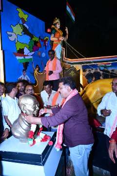 नेउरगाँव खुर्द बना जनभागीदारी और राष्ट्रभक्ति का प्रतीक, 10 लाख रुपये से बने भव्य शहीद स्मारक एवं भारत माता प्रतिमा का लोकार्पण