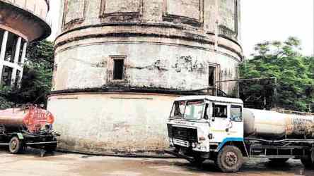 संस्कारधानी में पानी का संकट बरकरार: 230 करोड़ की अमृत परियोजना के बाद भी रोज 75 टैंकरों से सप्लाई, डीजल पर 25 हजार खर्च