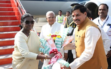 राष्ट्रपति द्रौपदी मुर्मू पांच दिवसीय मध्य प्रदेश दौरे पर, ओंकारेश्वर ज्योतिर्लिंग में की विशेष पूजा-अर्चना