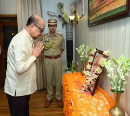 राज्यपाल रमेन डेका ने डॉ श्यामा प्रसाद मुखर्जी की पुण्यतिथि पर दी श्रद्धांजलि