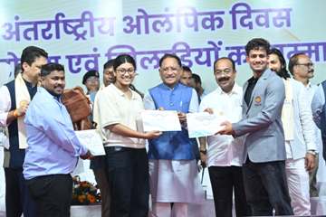 अंतर्राष्ट्रीय ओलंपिक दिवस पर मुख्यमंत्री विष्णु देव साय ने किया रुद्राक्ष का पौधारोपण