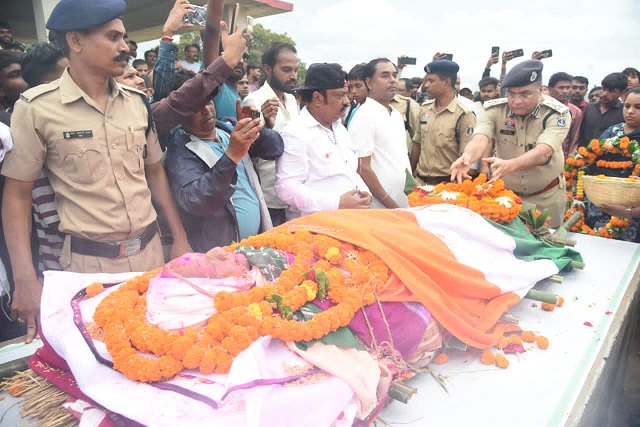 लोककला की अमर स्वर-सरिता को राजकीय सम्मान: पद्म विभूषण तीजन बाई को अश्रुपूरित विदाई