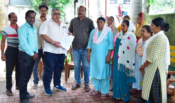 जनदर्शन में मंत्री राजेश अग्रवाल ने सुनीं लोगों की समस्याएं, त्वरित समाधान के दिए निर्देश