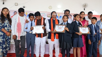 शाला प्रवेशोत्सव से बीजापुर में शिक्षा की नई शुरुआत, 37 बंद स्कूल फिर से हुए आबाद