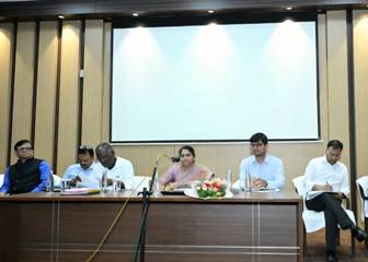 नगरीय प्रशासन विभाग की सचिव ने की रायपुर नगर निगम के कार्यों की समीक्षा