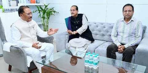 झारखंड के वित्त मंत्री राधाकृष्ण किशोर ने मुख्यमंत्री विष्णु देव साय से की सौजन्य भेंट