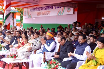 स्वतंत्रता दिवस पर स्कूली बच्चों ने बिखेरी छत्तीसगढ़ की लोकसंस्कृति की छटा, सरगुजा संभाग ने मारी बाजी