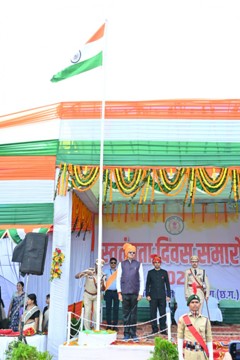 बलौदाबाजार में देशभक्ति के रंग में रंगा स्वतंत्रता दिवस समारोह, सांसद बृजमोहन अग्रवाल ने किया ध्वजारोहण
