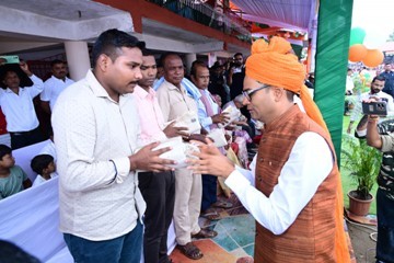 शहीद जवानों के बलिदान को नमन, वित्त मंत्री ओपी चौधरी ने परिजनों का किया सम्मान