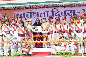 स्वतंत्रता दिवस पर शहीदों को नमन, राज्यसभा सांसद लक्ष्मी वर्मा ने फहराया तिरंगा
