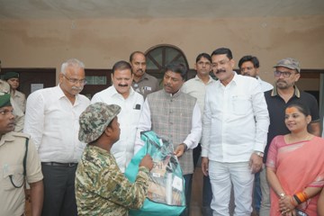 मानव-हाथी द्वंद्व कम करने में हाथी मित्र दल की भूमिका महत्वपूर्ण- वन मंत्री केदार कश्यप