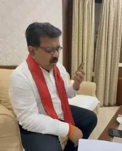 कुलगाम आतंकी हमले के पीड़ित परिवारों के साथ खड़ी छत्तीसगढ़ सरकार, उप मुख्यमंत्री विजय शर्मा ने दिया हरसंभव सहायता का भरोसा