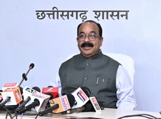 उप मुख्यमंत्री अरुण साव ने आज मंत्रालय में राज्य कैबिनेट की बैठक के बाद पत्रकार-वार्ता को संबोधित किया। उन्होंने पत्रकार-वार्ता में कैबिनेट की बैठक में लिए गए निर्णयों की जानकारी दी।