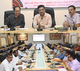 आदिवासी योजनाओं की रफ्तार पर सख्ती: छात्रवृत्ति से लेकर पीएम जनमन तक हर योजना की होगी बारीकी से निगरानी, सोनमणि बोरा ने दिए समयबद्ध क्रियान्वयन के निर्देश