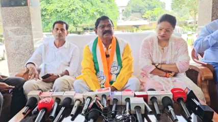विश्व आदिवासी दिवस पर सियासत तेज, कांग्रेस ने भाजपा को घेरा; अमरजीत भगत बोले- “आदिवासी समाज सरकार बना सकता है तो हटा भी सकता है”
