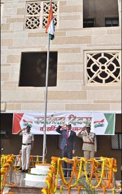 मंत्रालय महानदी भवन में गरिमामय माहौल में मना स्वतंत्रता दिवस, सचिव अविनाश चम्पावत ने फहराया तिरंगा