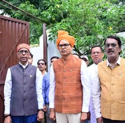 रायगढ़ में वित्त मंत्री ओपी चौधरी ने किया ध्वजारोहण, राष्ट्रध्वज को दी सलामी