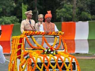 दंतेवाड़ा में हर्षोल्लास से मना स्वतंत्रता दिवस, प्रभारी मंत्री केदार कश्यप ने किया ध्वजारोहण