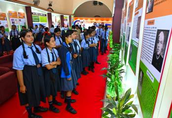 टाउन हॉल में छायाचित्र प्रदर्शनी बनी आकर्षण का केंद्र, एआई तकनीक से छत्तीसगढ़ की विरासत और पर्यटन का अनूठा अनुभव