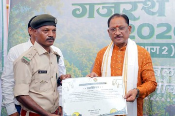मुख्यमंत्री विष्णुदेव साय ने ‘गजरथ यात्रा-भाग 02’ पुस्तक का किया विमोचन, जनजागरूकता से मानव-हाथी द्वंद्व कम करने पर जोर