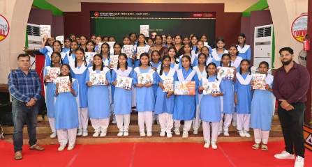 ‘वंदे मातरम’ की 150 वर्षों की गौरवगाथा से रूबरू हो रहे विद्यार्थी, टाउन हॉल में छायाचित्र प्रदर्शनी ने जगाया देशभक्ति का भाव