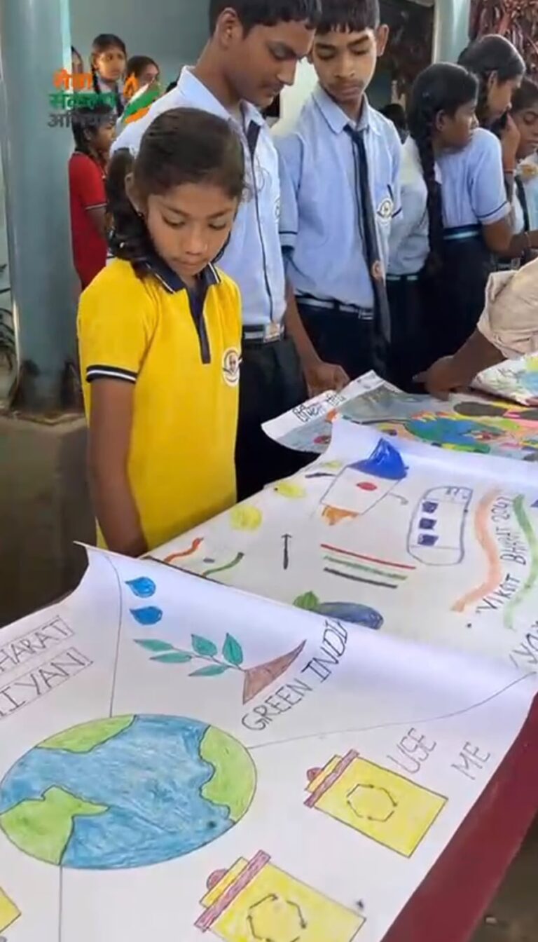 सेवा संकल्प अभियान – धमतरी के 97 हजार से अधिक विद्यार्थियों ने रंगों और शब्दों में उकेरी ‘मेरे सपनों के भारत’ की स्वर्णिम तस्वीर