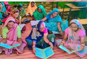 एक दीप साक्षरता के नाम साक्षरता के प्रति जन-जन में जागरूकता का संदेश देने साक्षरता दीप जलाया गया