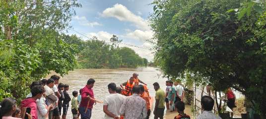 बलौदाबाजार में भारी बारिश से बाढ़ जैसे हालात, प्रशासन ने 120 लोगों को सुरक्षित निकाला