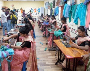 बदलते बस्तर की कहानी: दिल्ली के 43 इंफ्लुएंसर्स ने नेतानार में देखी शांति, आत्मनिर्भरता और विकास की तस्वीर